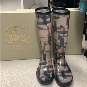 Size 37 Burberry authentic rain boots